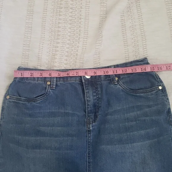 Embroidered Denim Skirt Size 4 - Picture 6 of 11